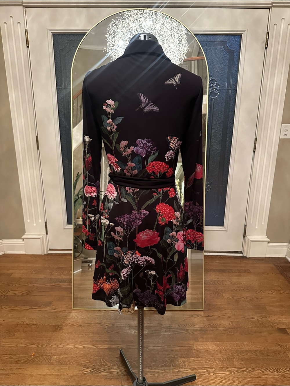 Alice + Olivia Millicent LS Flare Mini Dress NWT size 6 video - Picture 12 of 17